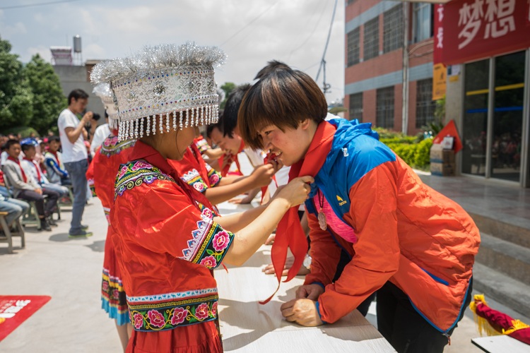 慕思梦想100分公益行走进昆明翠华希望小学