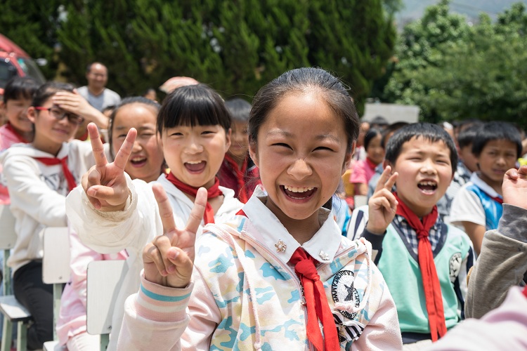 慕思梦想100分公益行走进昆明翠华希望小学